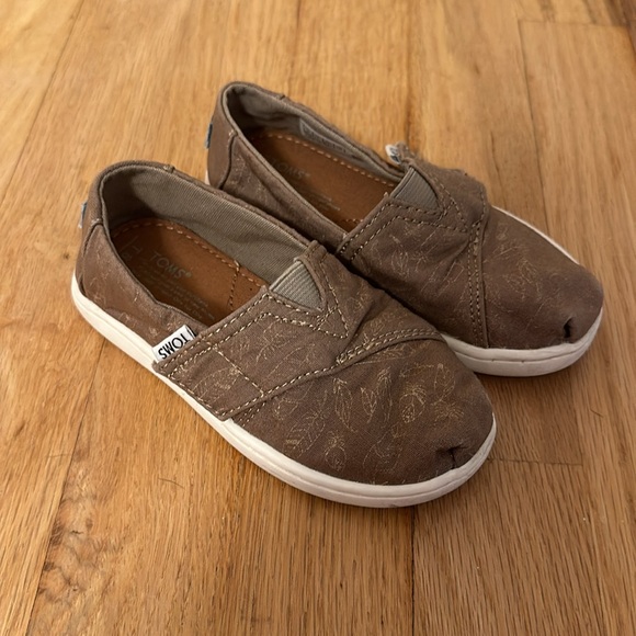 Toms Desert Taupe Foil Feathers Tiny Classic Shoes toddler size 8 - Picture 2 of 6